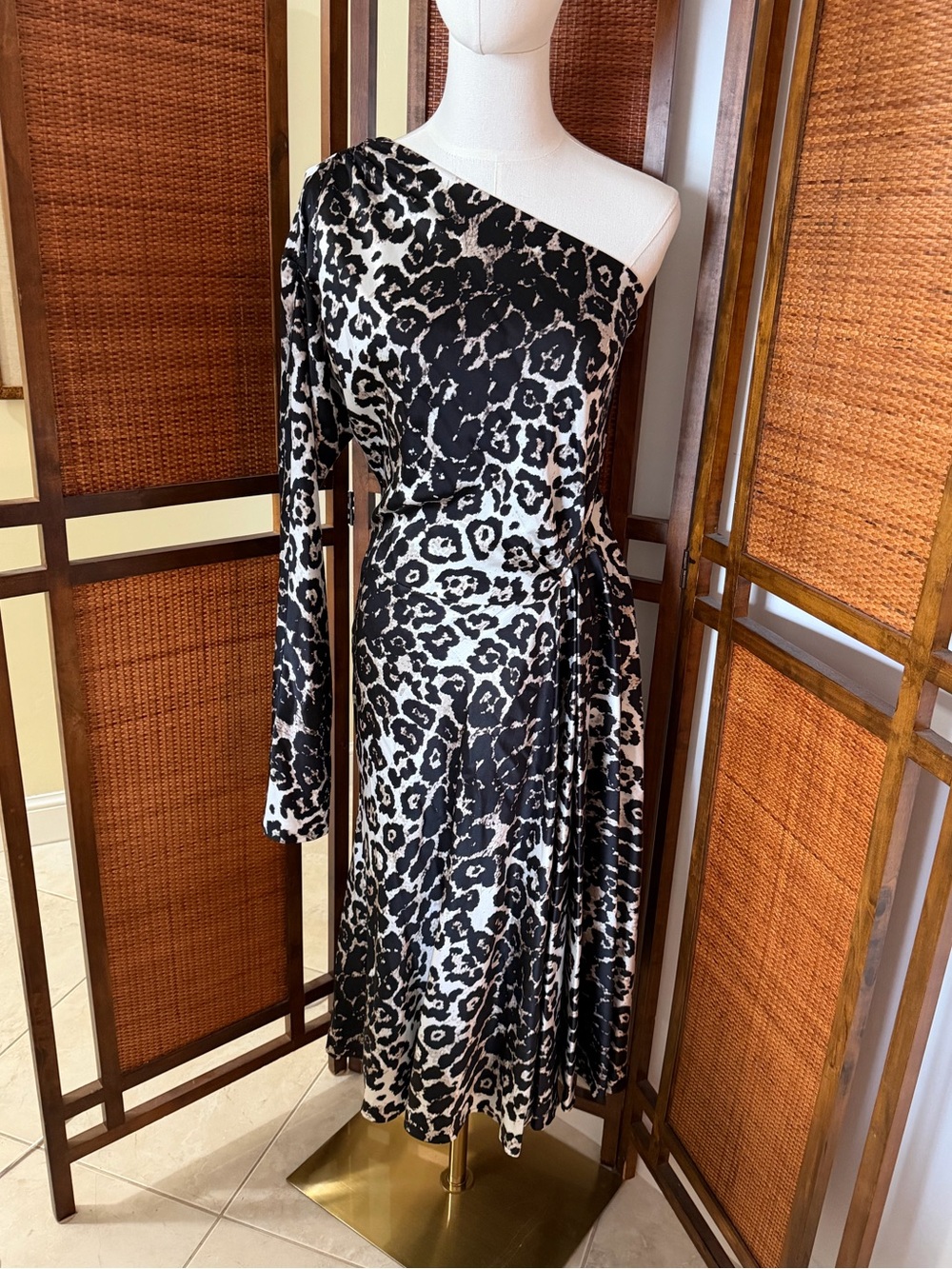 NWOT St. John Collection Caviar multi One Shoulder Leopard Print Dress size 2